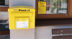 Gelber Briefkasten der Post